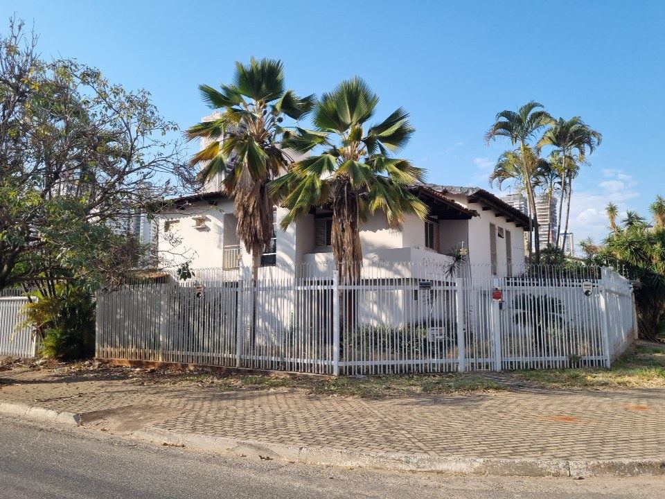 Vistoria de campo em im&oacute;vel residencial: padr&atilde;o construtivo, idade aparente, estado de conserva&ccedil;&atilde;o e infraestrutura da via entram todos no valor.