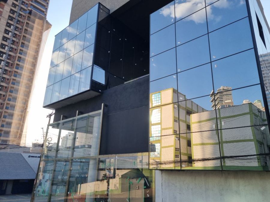 Im&oacute;vel comercial rec&eacute;m-entregue. Em avalia&ccedil;&atilde;o de valor locativo, o padr&atilde;o de acabamento e a idade aparente pesam tanto quanto a &aacute;rea.