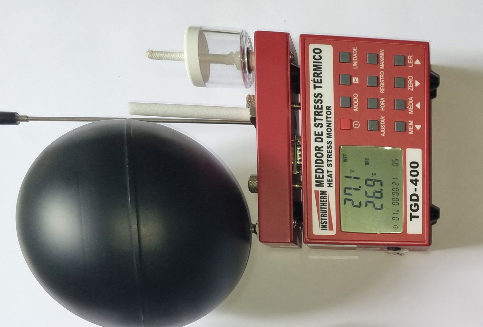 Medidor de stress térmico Instrutherm TGD-400 com termômetro de globo, bulbo úmido natural e bulbo seco, display indicando 27,1 °C e 26,9 °C