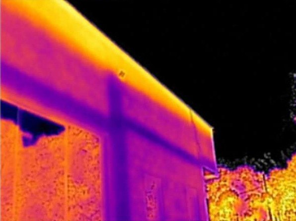 Termografia de viga e pilares: descontinuidades e caminhos de umidade que sustentam — ou afastam — a alegação de mau uso.